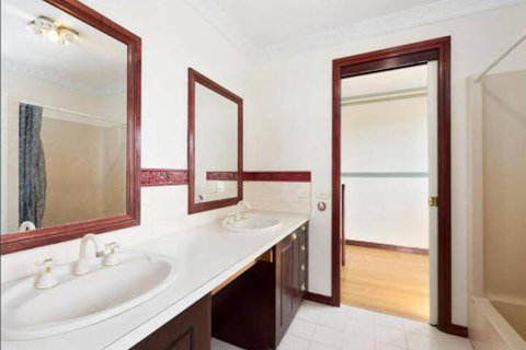 GUMS & ROSES Family Home In The Heart Of Town. - Queensland Tourism 3