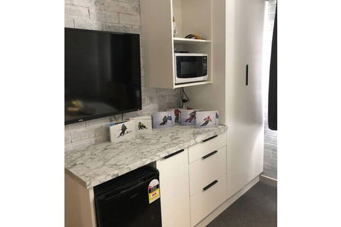 Hotham 1 Bed Apt 15 Available - QLD Tourism 7