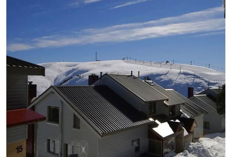 Hotham 1 Bed Apt 15 Available - QLD Tourism 1