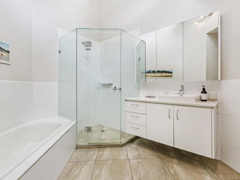 BIRDSONG MORNINGTON - QLD Tourism 3