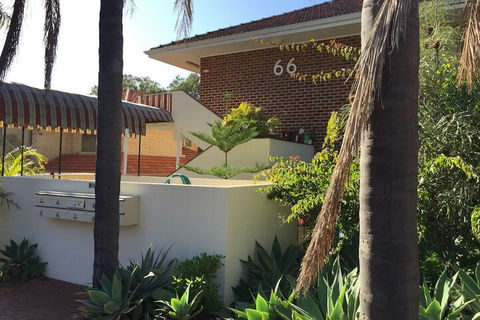 B6 Cafes & Restaurants Close To UWA - QLD Tourism 4