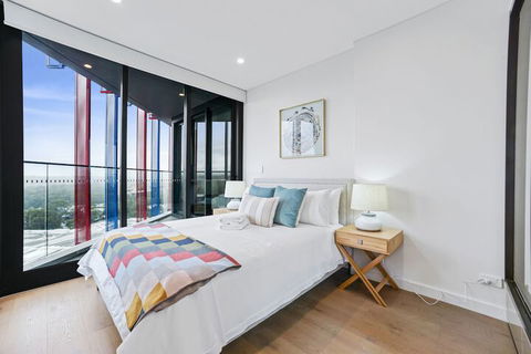 HomeHotel Luxury Apt With Shopping Mall Downstairs - QLD Tourism 5