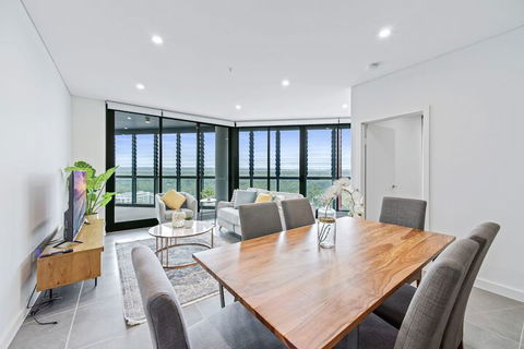 HomeHotel Luxury Apt With Shopping Mall Downstairs - QLD Tourism 4