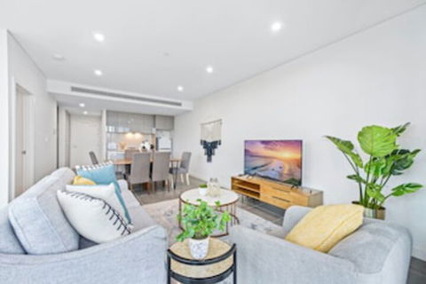 HomeHotel Luxury Apt With Shopping Mall Downstairs - QLD Tourism 0