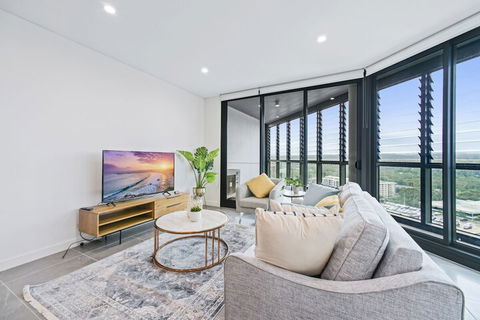 HomeHotel Luxury Apt With Shopping Mall Downstairs - QLD Tourism 3