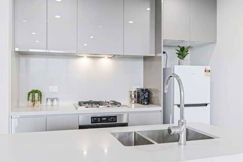 HomeHotel Luxury Apt With Shopping Mall Downstairs - QLD Tourism 7
