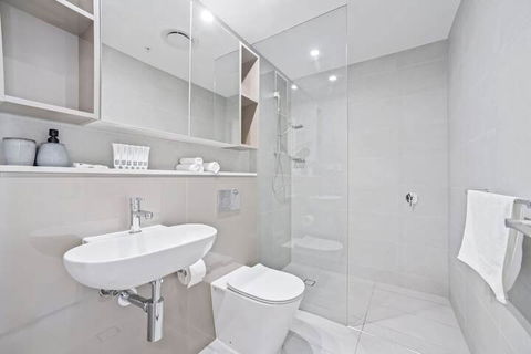 HomeHotel Luxury Apt With Shopping Mall Downstairs - QLD Tourism 2