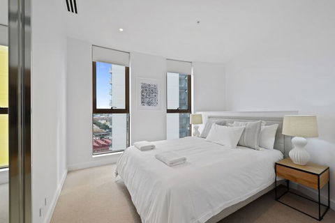 HomeHotel Luxury Apt With Shopping Mall Downstairs - QLD Tourism 1