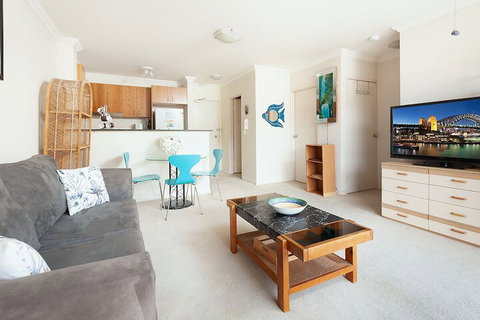 Comfy Coogee 1 Bedroom Hideaway - QLD Tourism 6