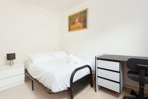 Comfy Coogee 1 Bedroom Hideaway - QLD Tourism 3