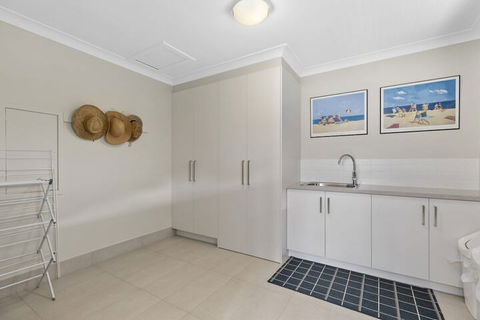Sundance Pet Friendly Beach House In Peregian! 59 Lorikeet Drive - Queensland Tourism 1
