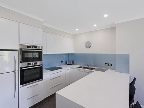 Mitchell Pde 2 / 1a Fathoms - QLD Tourism 1