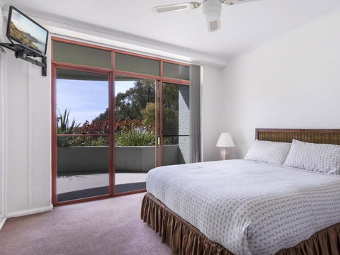 Mitchell Pde 2 / 1a Fathoms - QLD Tourism 3