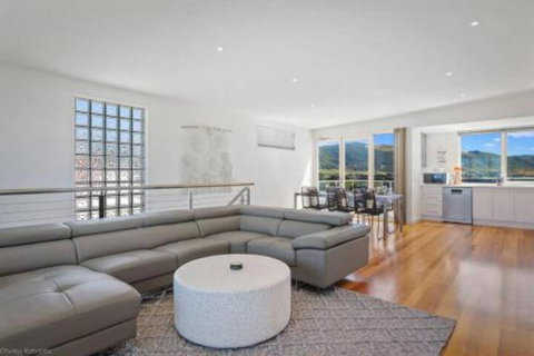 SEA NOOK Seconds From The Beach - QLD Tourism 1