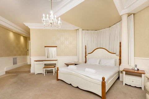 Classic 5 Beds Mt Dandenong Resort - QLD Tourism 1