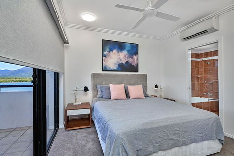 Belle Escapes Luxury Penthouse With Ocean Views - QLD Tourism 4