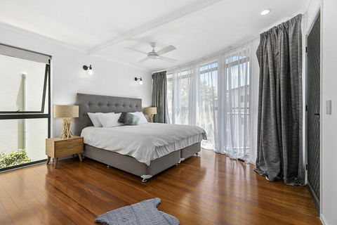 Stunning Beach Front Villa At Castaway Cove - Queensland Tourism 6