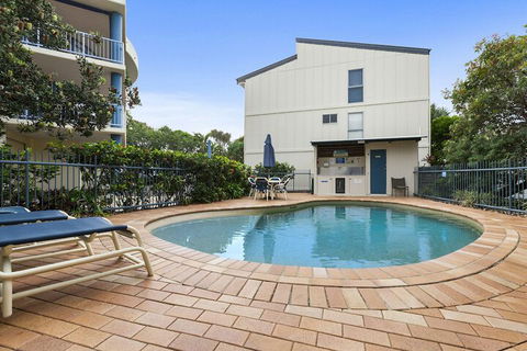 Stunning Beach Front Villa At Castaway Cove - Queensland Tourism 3