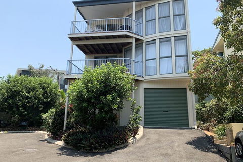 Stunning Beach Front Villa At Castaway Cove - Queensland Tourism 2