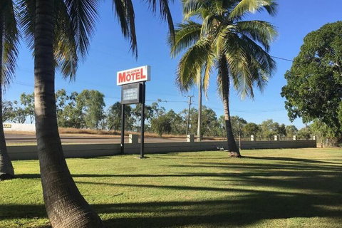 Hillview Motel - QLD Tourism 1