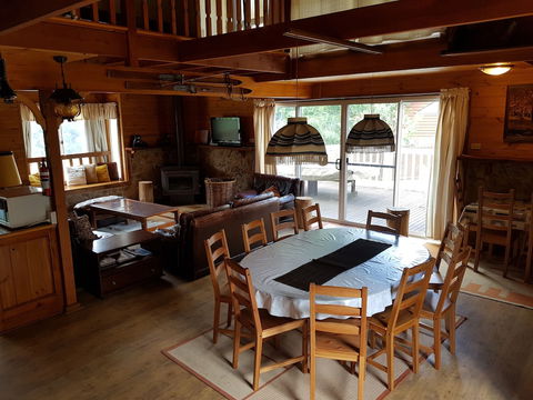 Alpine Stag Lodge House - QLD Tourism 3
