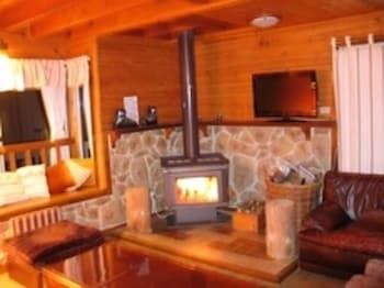 Alpine Stag Lodge House - QLD Tourism 0
