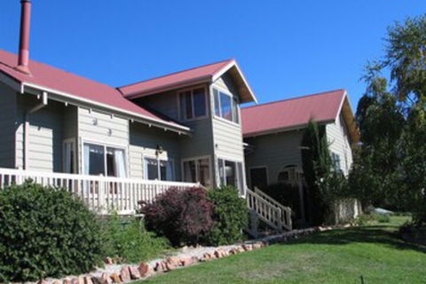 Alpine Stag Lodge Unit 2 - QLD Tourism 0