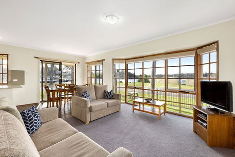 Riviera Beach Resort - QLD Tourism 4