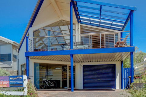 Wavecrest - Queensland Tourism 1