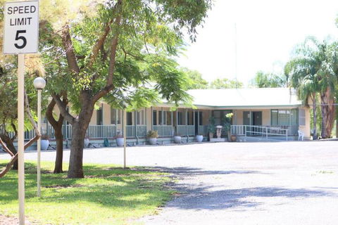 Back O Bourke Motel - QLD Tourism 5