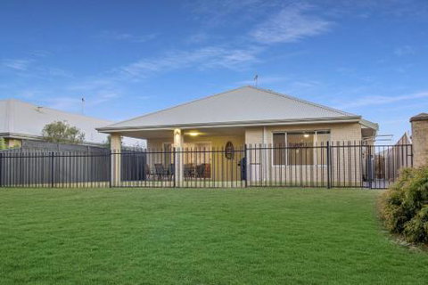 Fairway Isle - QLD Tourism 3