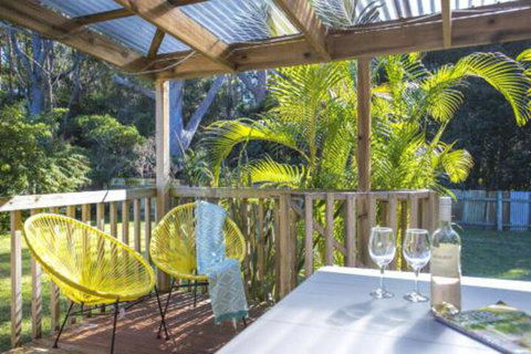 MOLLYMOOK BEACH COTTAGE - QLD Tourism 0