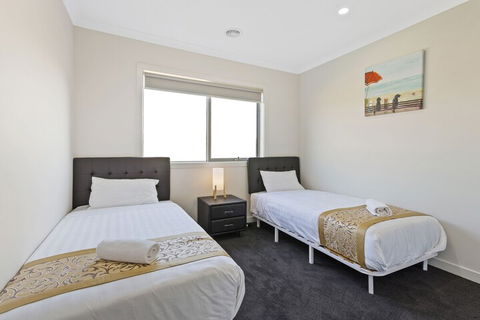 Point Cook Villas - Queensland Tourism 6