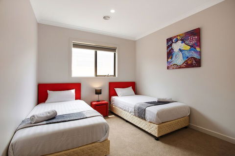 Point Cook Villas - Queensland Tourism 7