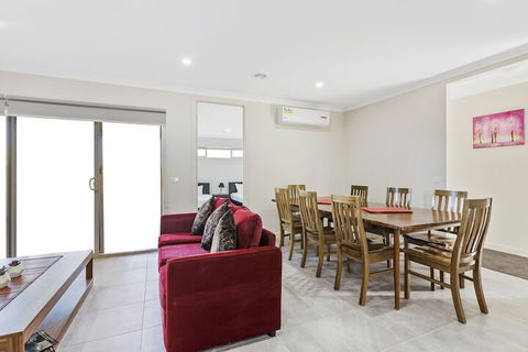 Point Cook Villas - Queensland Tourism 5