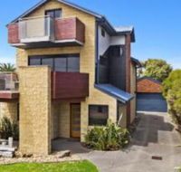 The Island Manor family seaside stay with views - QLD Tourism