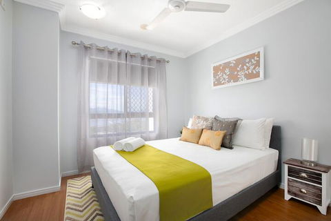Chic City Apartment W Waterfront Views - QLD Tourism 2