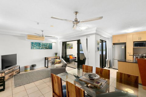 Chic City Apartment W Waterfront Views - QLD Tourism 6