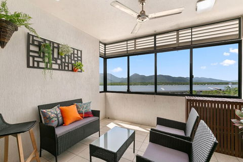 Chic City Apartment W Waterfront Views - QLD Tourism 7
