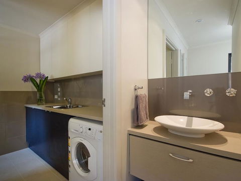 The McLaren Eye Holiday House - QLD Tourism 6