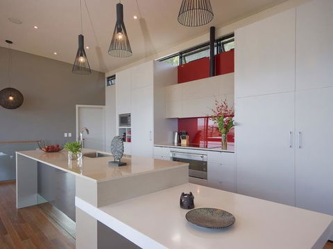 The McLaren Eye Holiday House - QLD Tourism 1