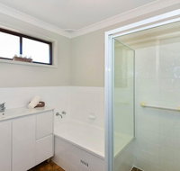 The Noraville House Large Family Home - QLD Tourism