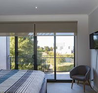 Poolside - Queensland Tourism