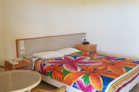 A Country View Motel - Ilbilbie - QLD Tourism 0