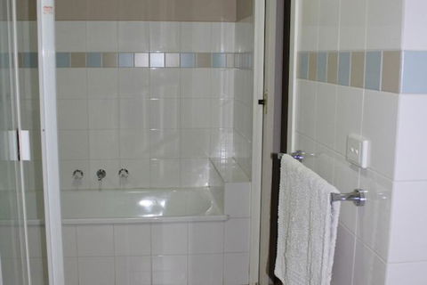Australian Home Away At Box Hill 2 Bedroom - Queensland Tourism 7