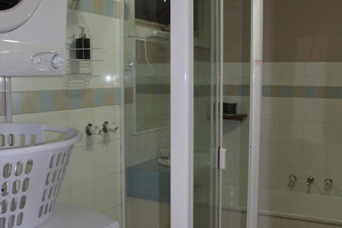 Australian Home Away At Box Hill 2 Bedroom - Queensland Tourism 4