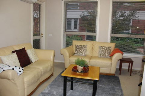 Australian Home Away At Box Hill 2 Bedroom - Queensland Tourism 5