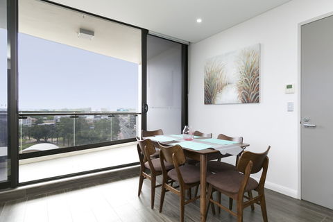 High-End Riverside Home - QLD Tourism 3