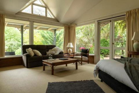 In The Valley - QLD Tourism 2