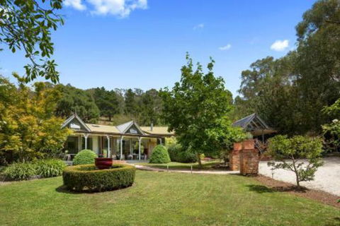 In The Valley - QLD Tourism 0
